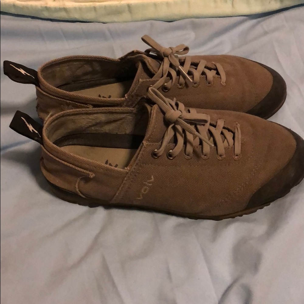 Evolv Cruzer canvas approach shoes
